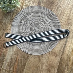 4/$25 Abercrombie and Fitch striped belt